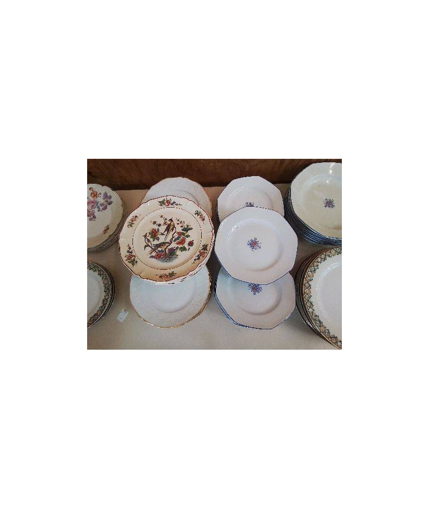 LOT  DE 6 PETITES ASSIETTES 