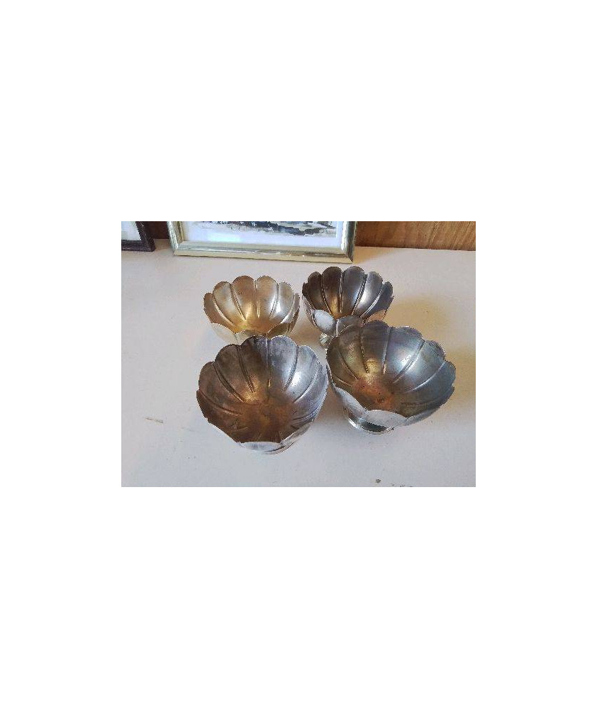 LOT DE 4 COUPELLES EN METAL ARGENTÉ 