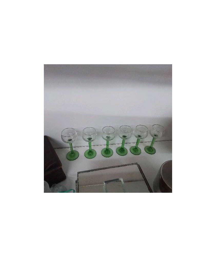 6 VERRES PIEDS VERTS