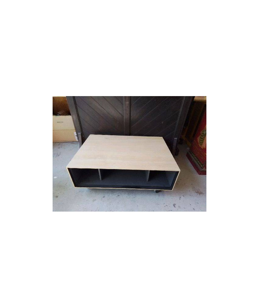 TABLE BASSE AVEC ROULETTE 