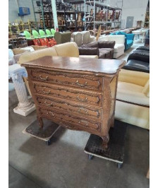 COMMODE BOIS CLAIR CHANTOURNÉ PIEDS CAMBRÉS 4 TIROIRS STYLE RÉGENCE COQUILLE