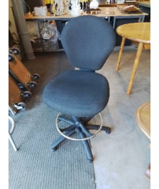 TABOURET D’ATELIER PIVOTANT ET RÉGLABLE HAUTEUR RÉSINE ET TISSU NOIR