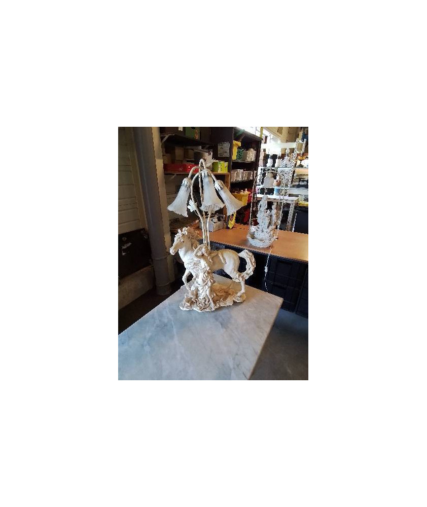 LAMPE RÉSINE AU CHEVAL 3 FEUX VERRE