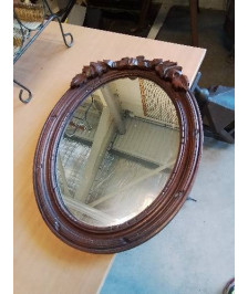 MIROIR OVALE BOIS SCULPTÉ ET MOULURÉ STYLE LOUIS XVI EN L\'ÉTAT 