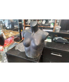 BUSTE NOIR PLASTIQUE 