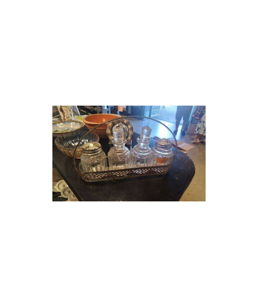 SERVICE A CONDIMENTS EN L\'ÉTAT 