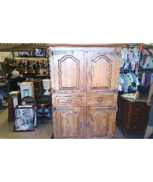 MEUBLE 4 PORTES 2 TIROIRS 