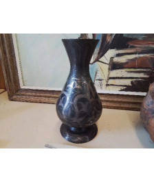 VASE EN METAL