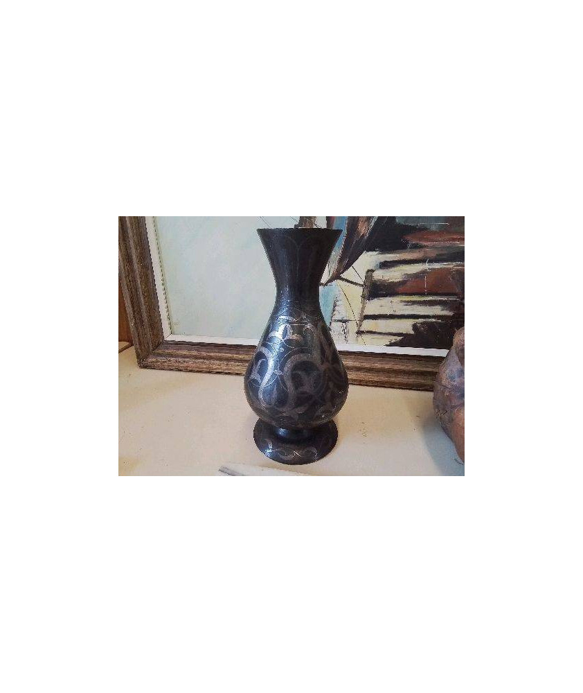 VASE EN METAL