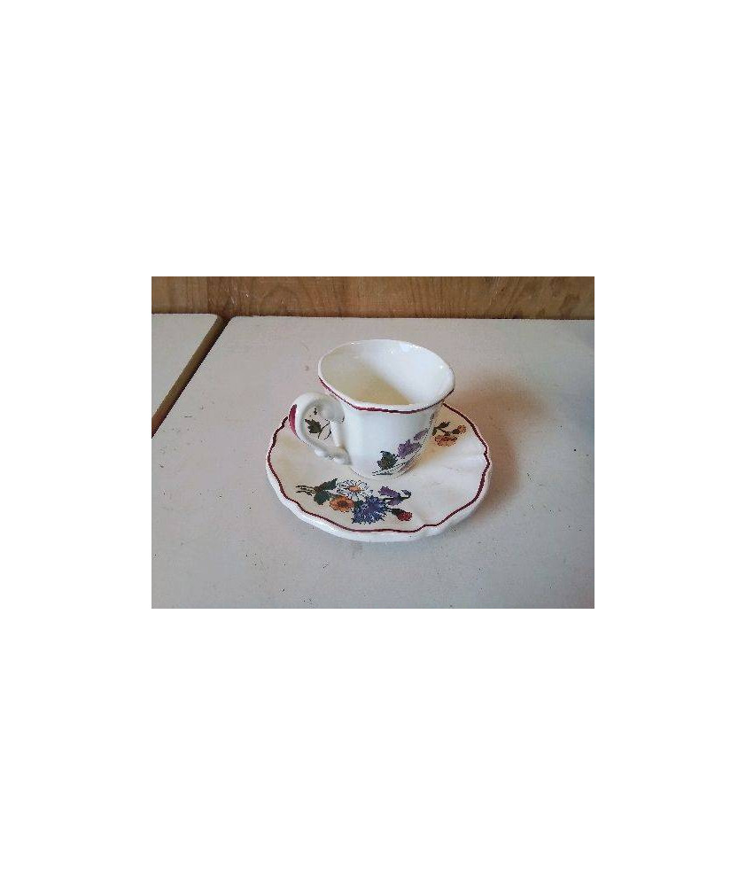 TASSE A CAFE AVEC SA SOUCOUPE 