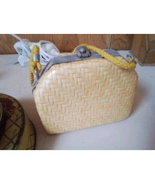 PETITE POCHETTE EN ROTIN
