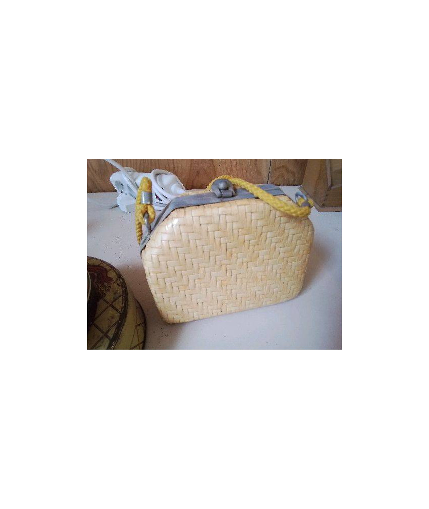 PETITE POCHETTE EN ROTIN