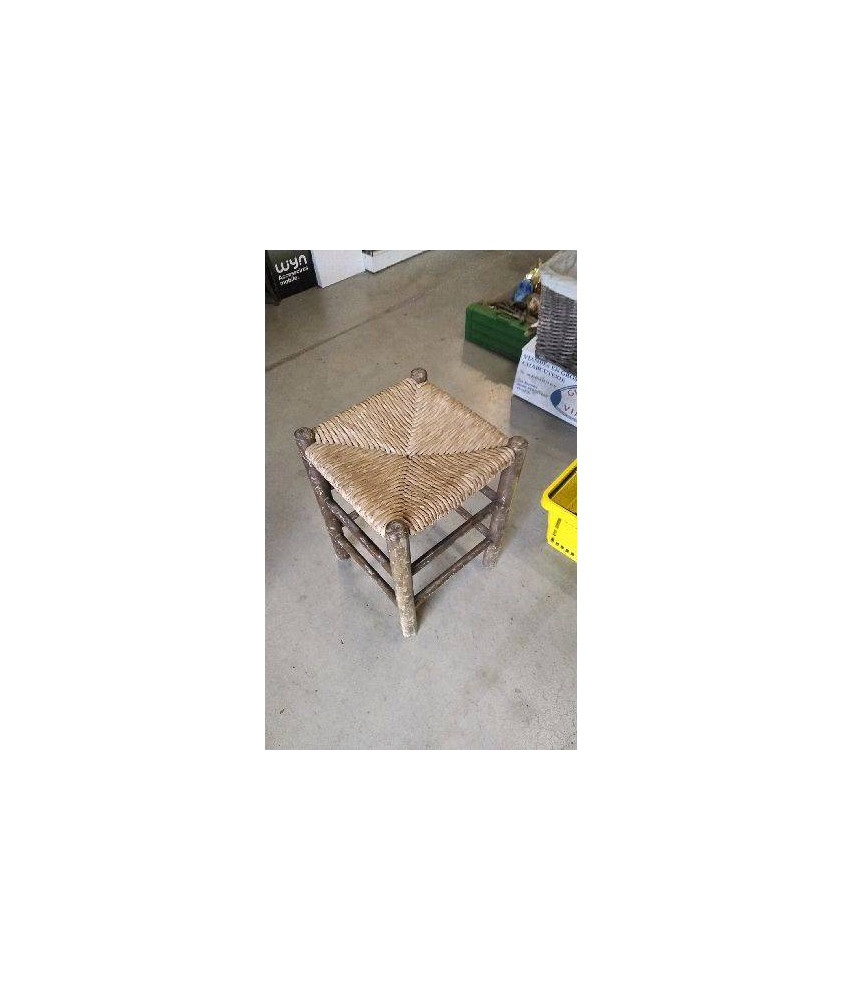 TABOURET EN L’ÉTAT 