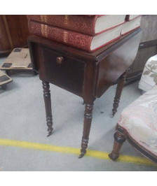 PETITE TABLE A VOLETS