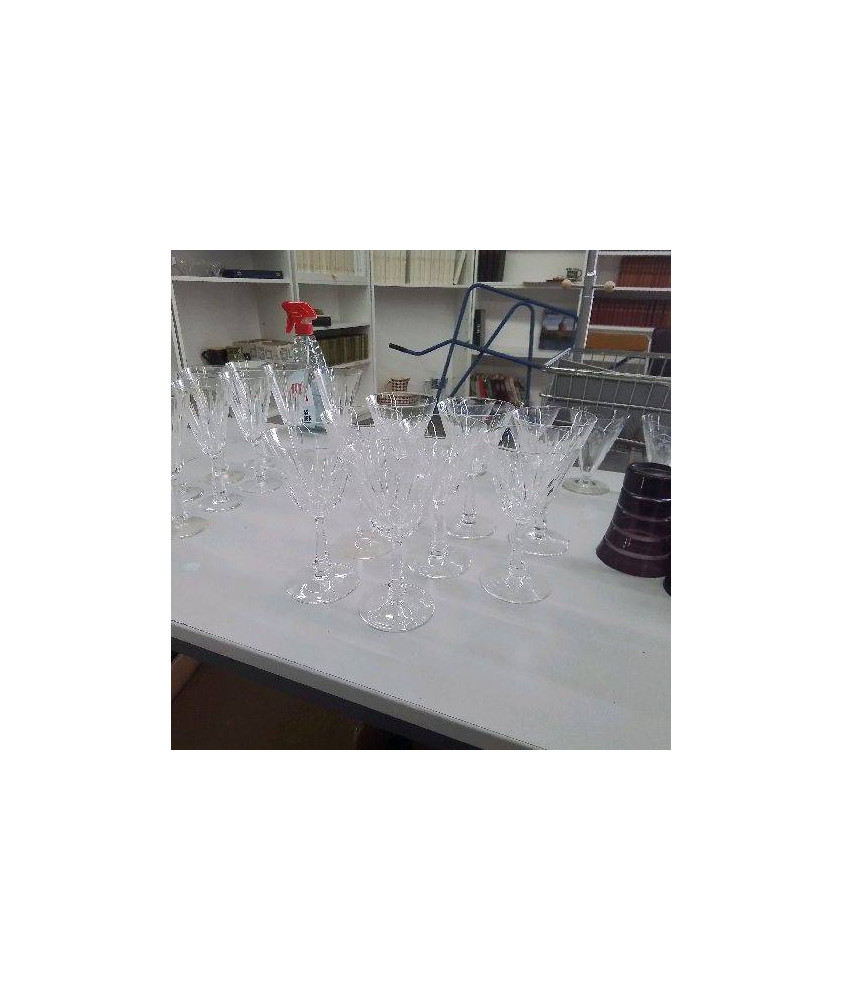 LOT 27 VERRE CRISTAL