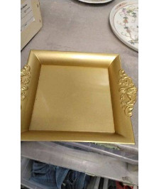PLAT CARRE PLASTIQUE DORE 