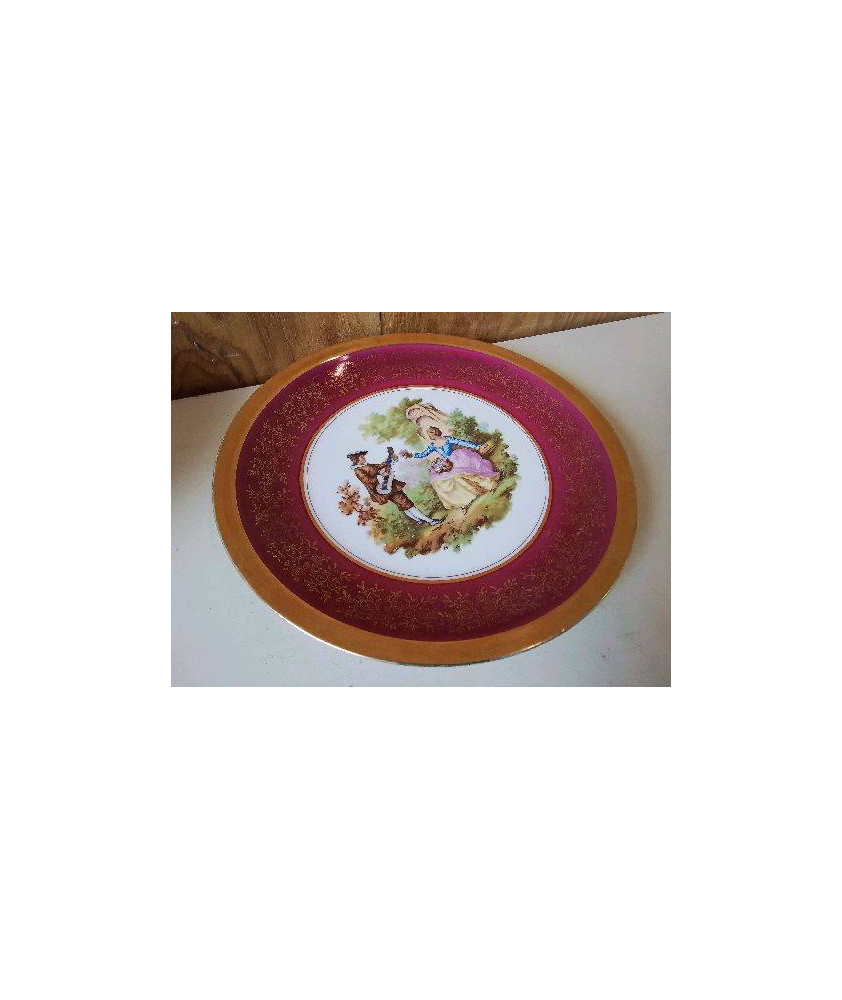 PLAT EN PORCELAINE