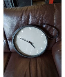 HORLOGE RONDE MÉTAL NOIR ET LANIÈRE CUIR