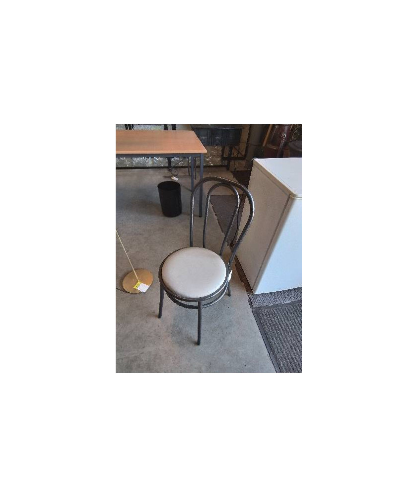 CHAISE MÉTAL CINTRÉ GRIS ASSISE PU ECRU