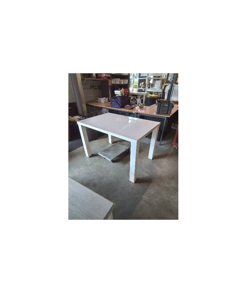 TABLE RECTANGULAIRE BOIS BLANC LAQUÉ 