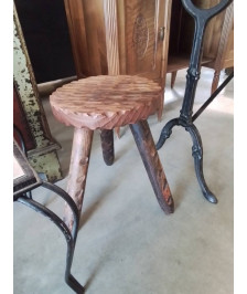 PORTE PLANTE TRIPODE BOIS STYLE BRUTALISTE 