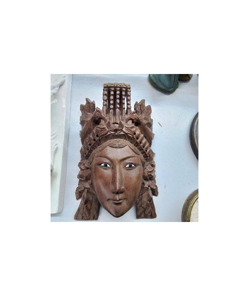 TETE EN BOIS SCULPTÉ 