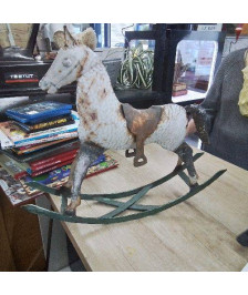 CHEVAL A BASCULE EN FER ANCIEN