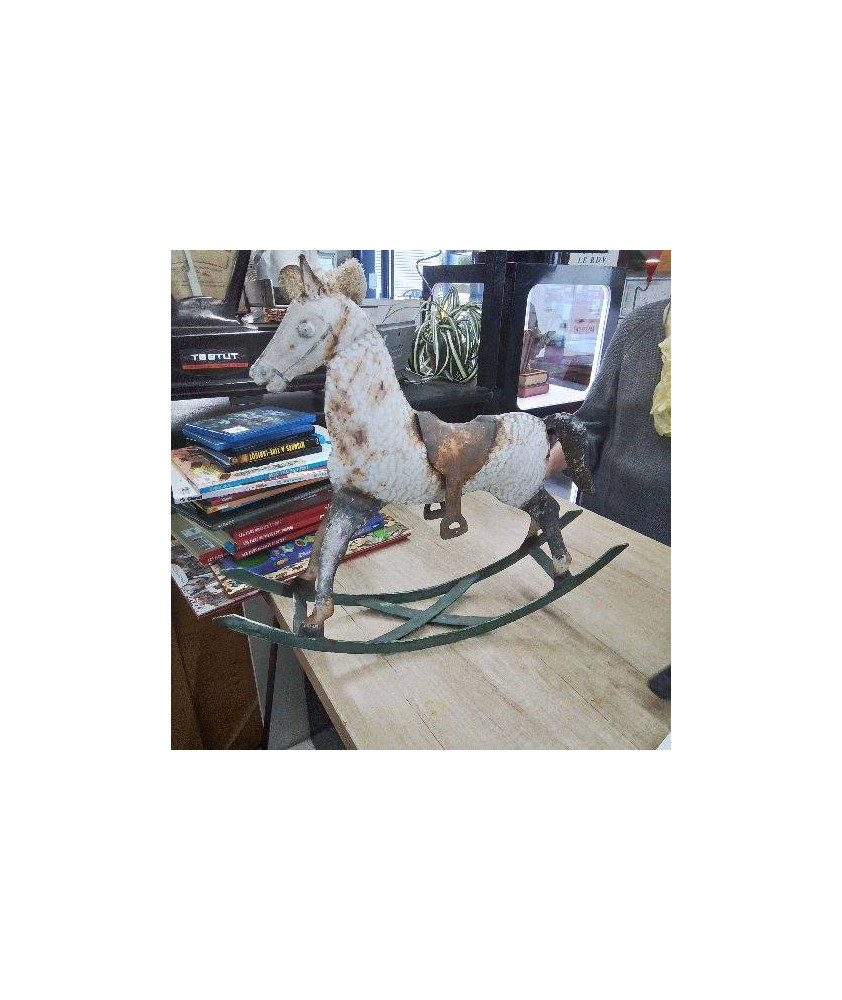 CHEVAL A BASCULE EN FER ANCIEN