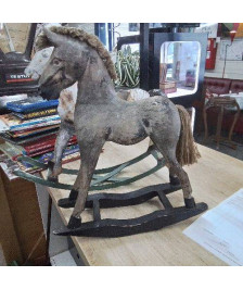 CHEVAL A BASCULE EN BOIS ANCIEN