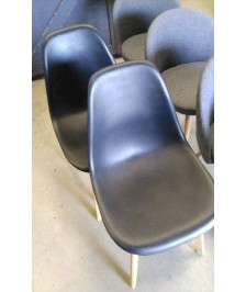 CHAISE COQUE PLASTIQUE NOIRE