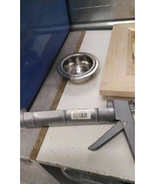 PISTOLET A MASTIC 