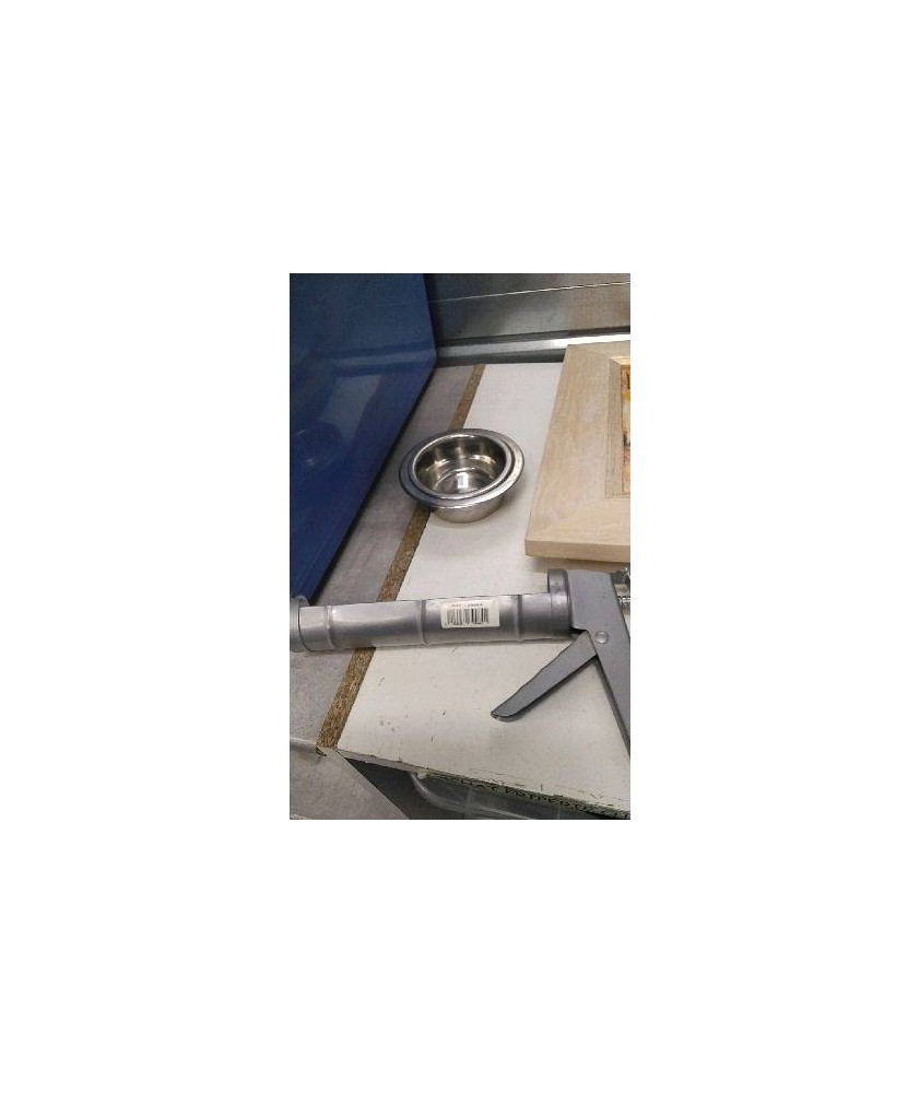 PISTOLET A MASTIC 