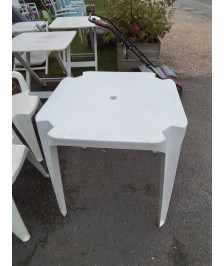 TABLE DE JARDIN CARRÉ RÉSINE BLANC GROSFILLEX 