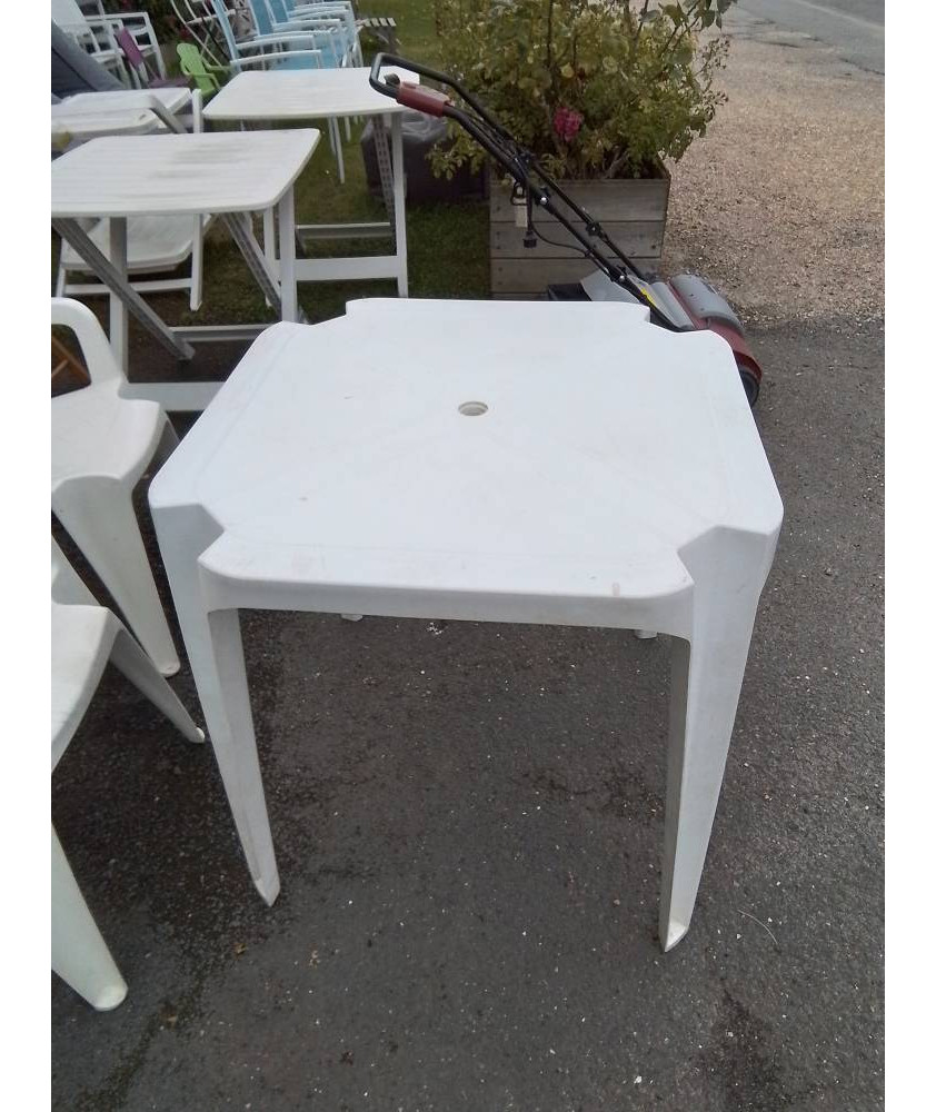 TABLE DE JARDIN CARRÉ RÉSINE BLANC GROSFILLEX 