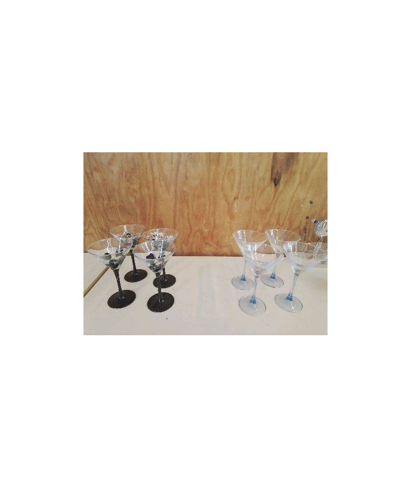 LOT DE 4 VERRE À MARTINI 