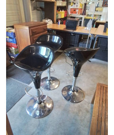 TABOURET DE BAR PIÈTEMENT MÉTAL CHROMÉ ASSISE RÉSINE NOIR