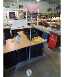 LAMPADAIRE MÉTAL GRIS ET RÉSINE ROSE