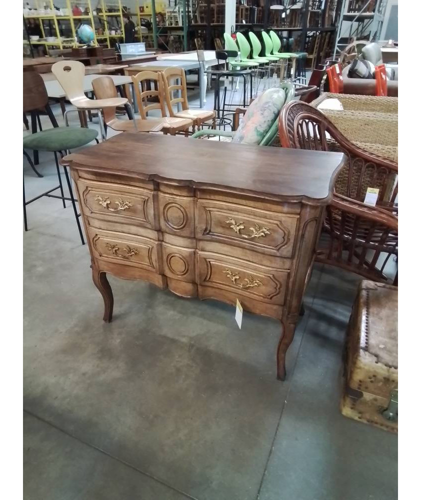 COMMODE SAUTEUSE A RESSAUT BOIS CLAIR MOULURÉ 2 TIROIRS STYLE LOUIS XV FIN XIXE COMMODE SAUTEUSE A RESSAUT BOIS CLAIR MOULURÉ 2 TIROIRS STYLE LOUIS XV FIN XIXE