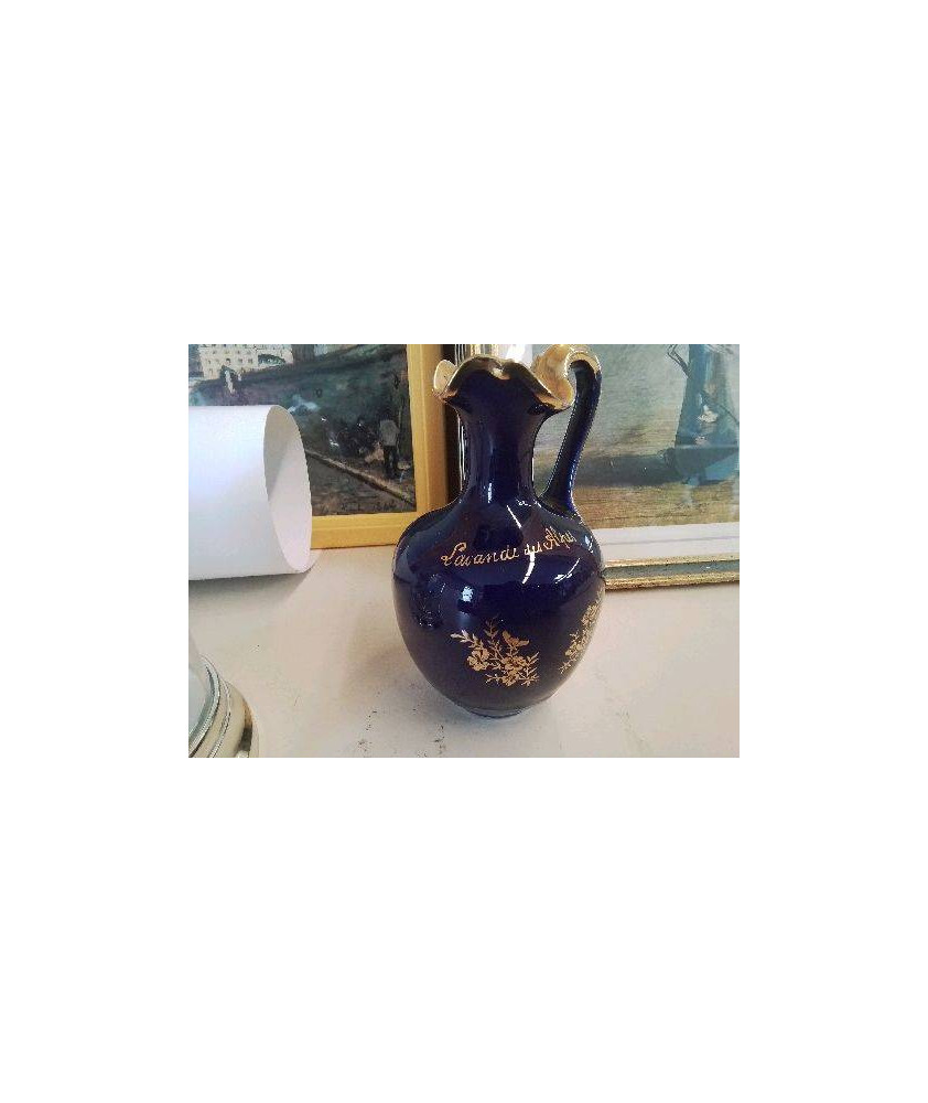 PETIT PICHET EN PORCELAINE 