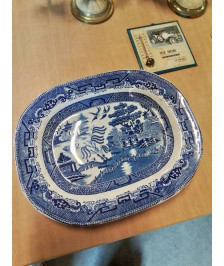 PLAT OVALE CÉRAMIQUE BLEU ET BLANC DÉCOR AUX PAGODES  STAFFORDSHIRE 