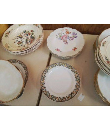 LOT DE 4 ASSIETTES 