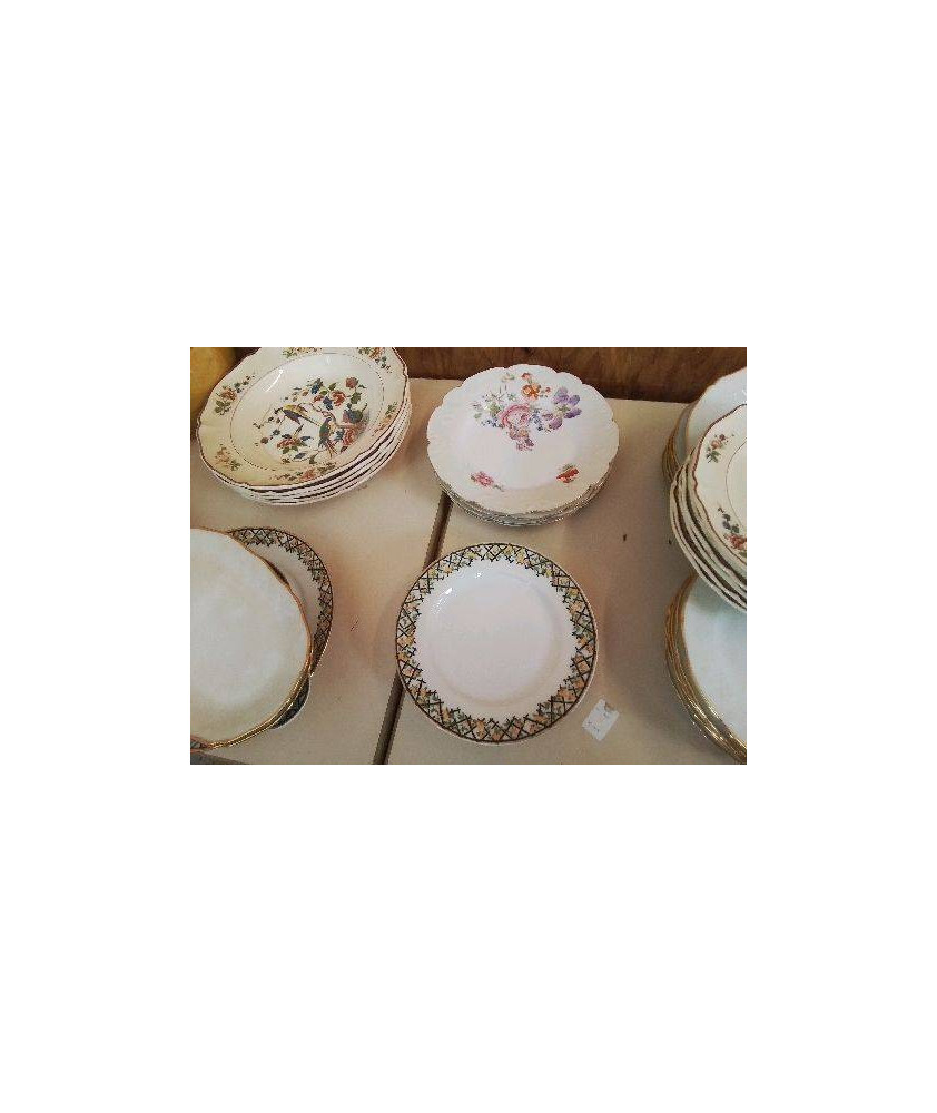 LOT DE 4 ASSIETTES 