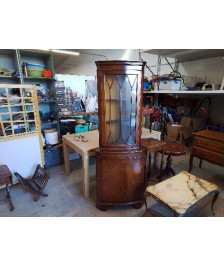 PETITE VITRINE D’ENCOIGNURE ACAJOU DE STYLE ANGLAIS