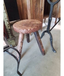 PORTE PLANTE TRIPODE BOIS STYLE BRUTALISTE 