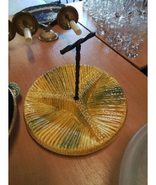 PLATEAU A FROMAGE CÉRAMIQUE JAUNE ET FER FORGÉ ANNÉES 60