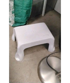 MARCHE PIED PLASTIQUE 