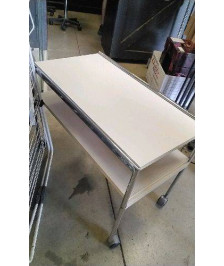TABLE D\'APPOINT SUR ROULETTES