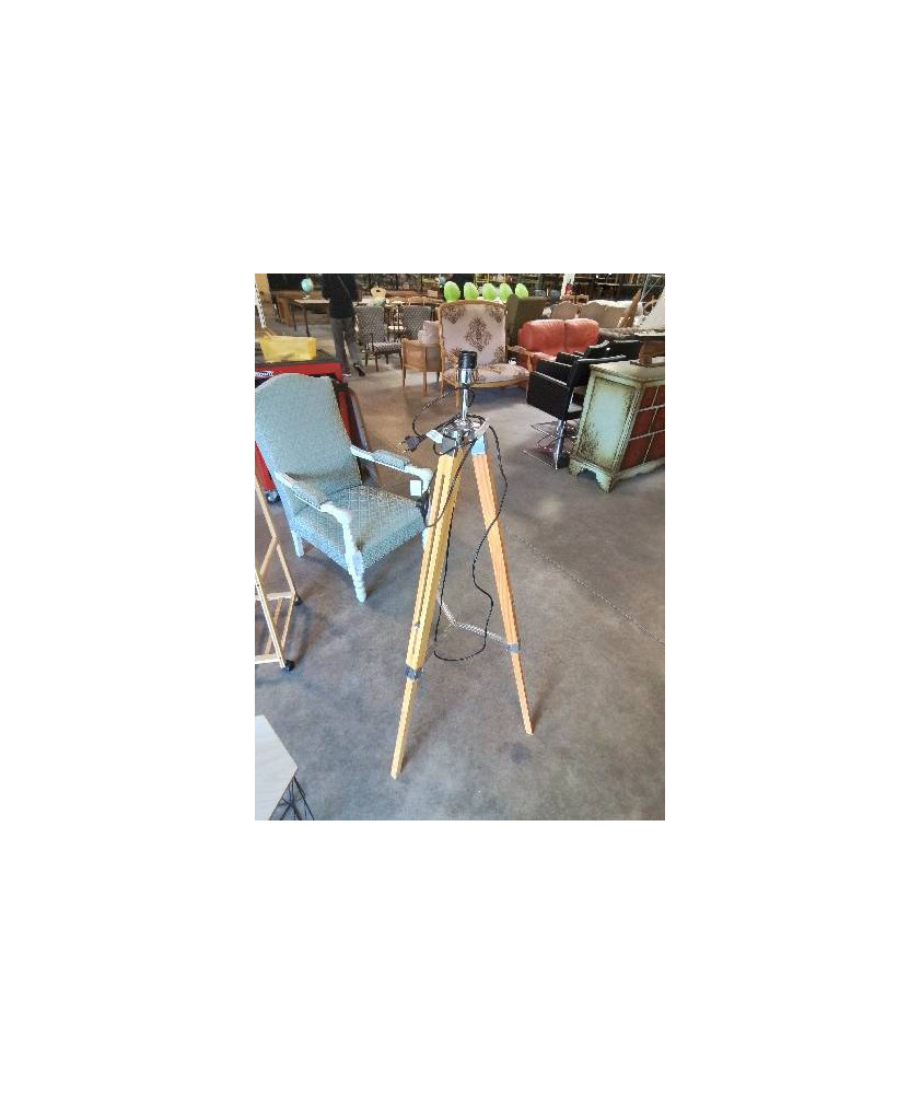 LAMPADAIRE TRÉPIED BOIS CLAIR MODELE LETT