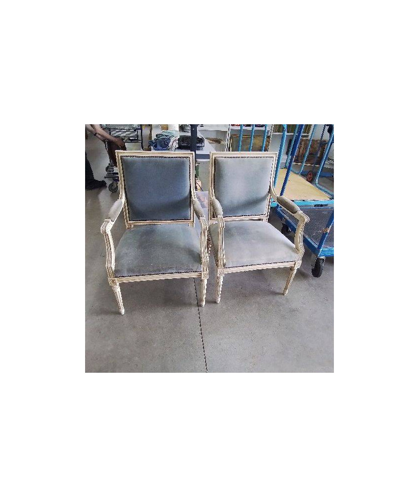 PAIRE DE FEUTEUILS DE STYLE LOUIS XVI GRIS 