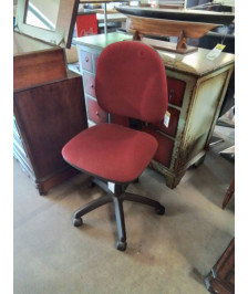 CHAISE DE BUREAU A ROULETTES PIÈTEMENT RÉSINE NOIR ASSISE ET DOSSIER TISSU ROUGE 